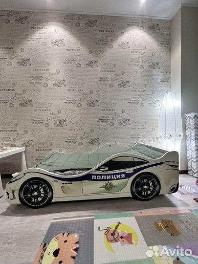 Детская кровать машина