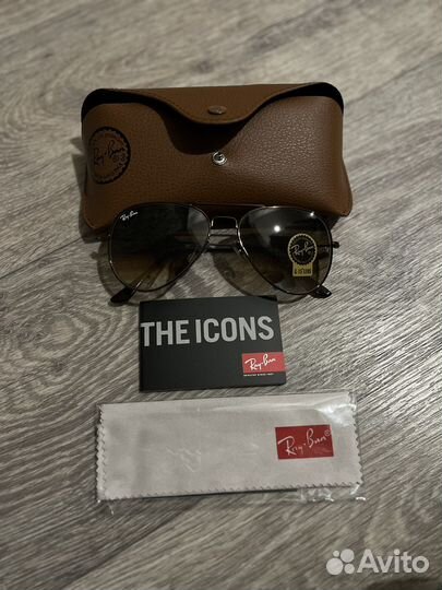 Солнцезащитные очки Ray ban
