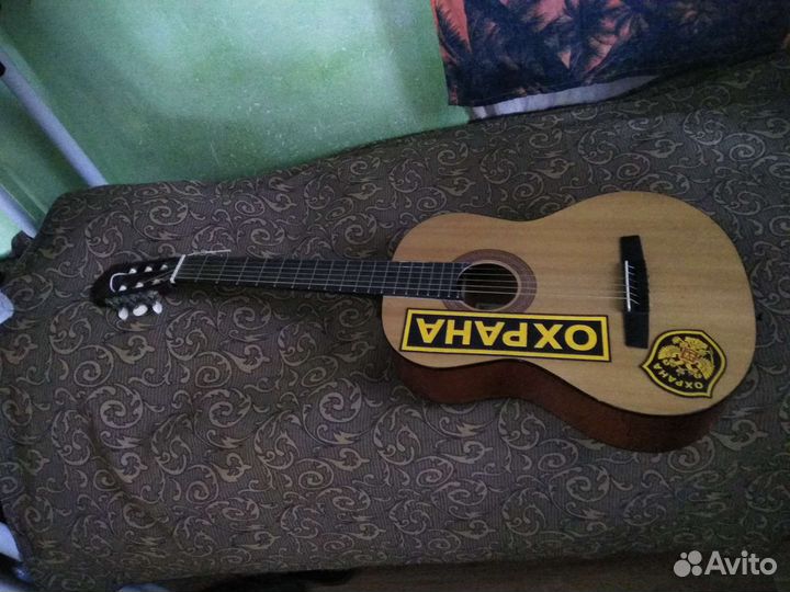 Акустическая гитара