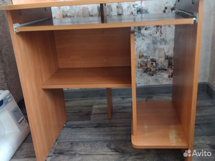 Стол компьютерный