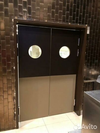 Двустворчатая Дверь маятниковая для ресторана