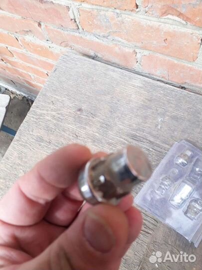 Секретные гайки