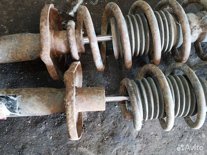 Задние амортизаторы Passat b3