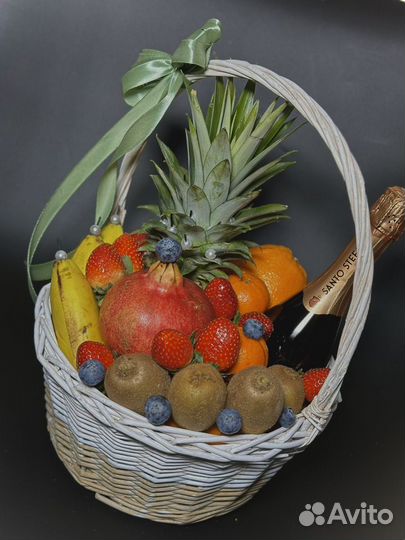 Корзины с фруктами