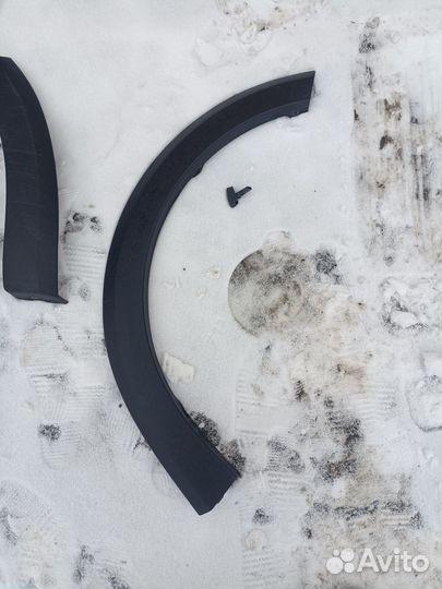 Накладка на крыло переднее правое Renault Sandero