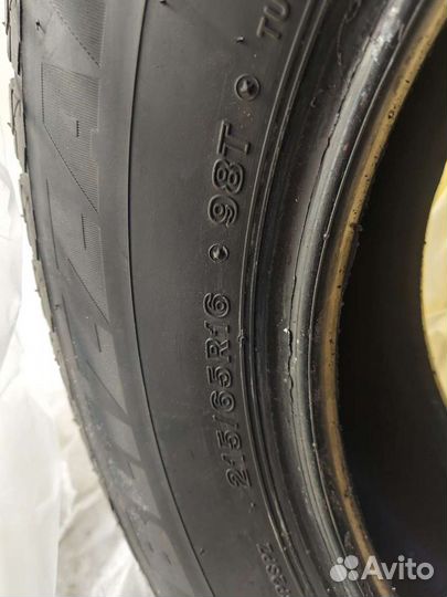 Bridgestone Blizzak Spike-02 215/65 R16