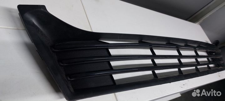 Решетка бампера Toyota Corolla E180