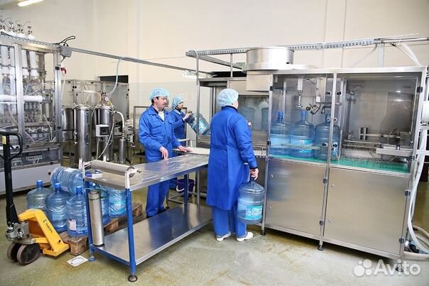 Оператор на линию розлива воды