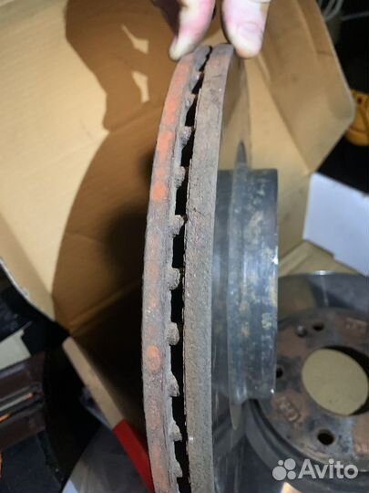 Комплект.Тормозные диски и колодки передние