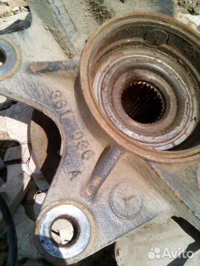 Поворотный кулак правый Mercedes ML W163 4/4 бензи