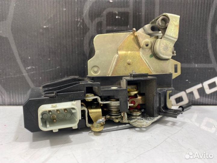 Замок двери задний левый Bmw 525I E39 touring M54