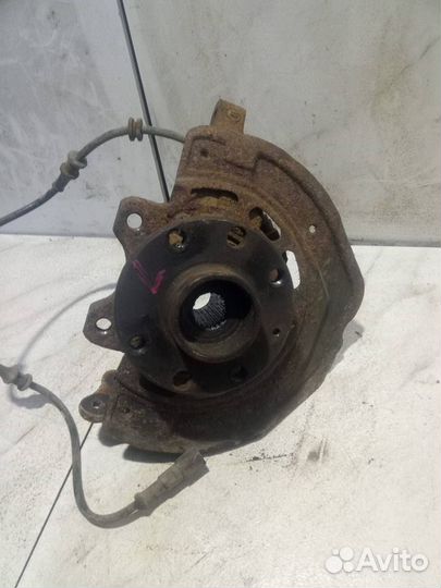 Кулак передний левый Opel Vectra B (1995 - 1999)