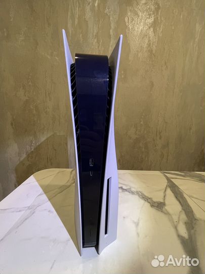 Продаю Sony PlayStation 5