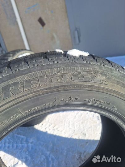 Bridgestone Blizzak Revo GZ 215/60 R16 95S