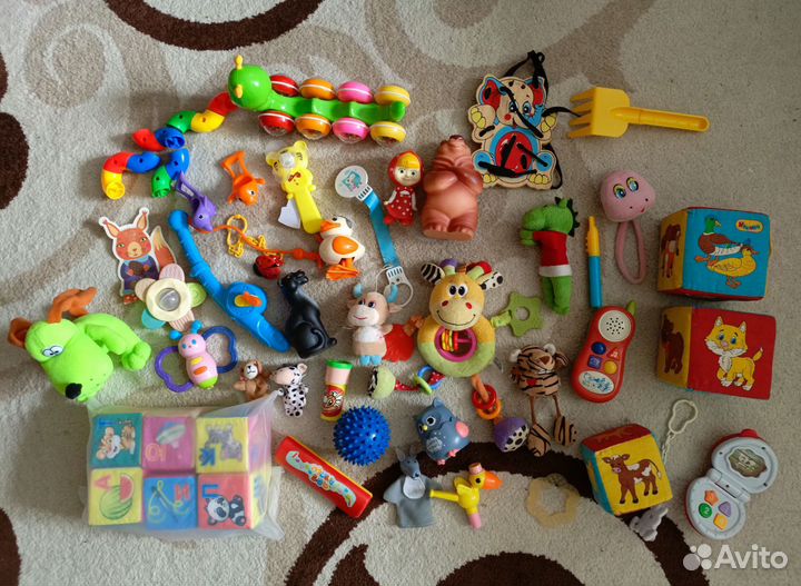 Игрушки для малышей большой коробкой