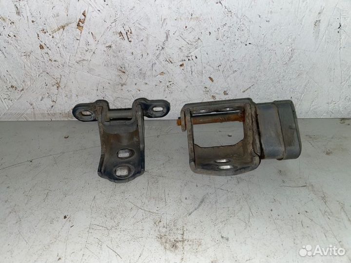 Петля двери Renault Megane седан K4M 2006