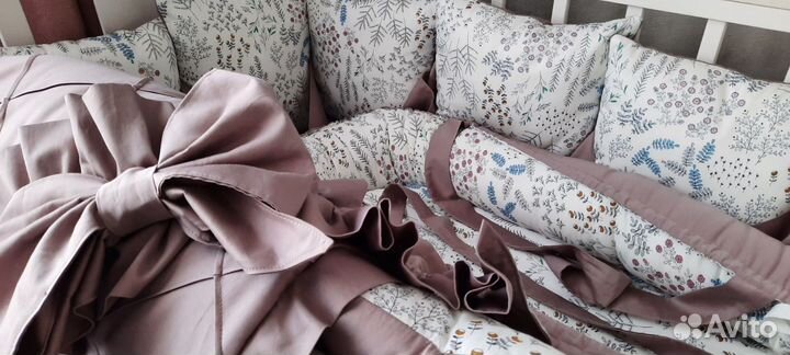 Бортики в кроватку, одеяло, конверт и бант