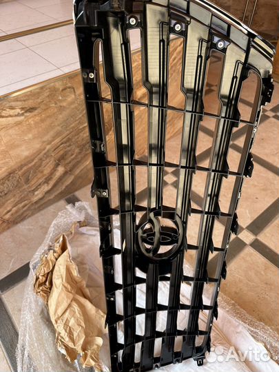 Решетка радиатора на Toyota Land Cruiser 200