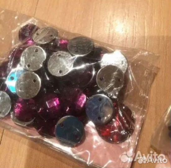 Стразы, пайетки