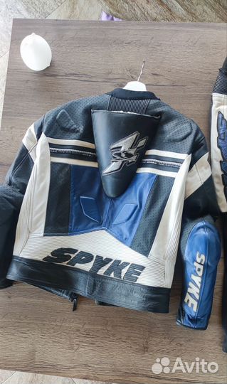 Мотоциклетный костюм(экипировка)