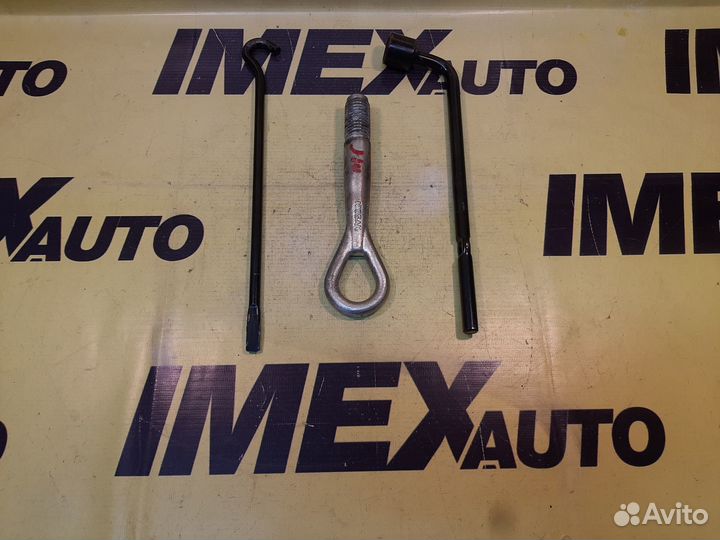 Балонник буксировочный крюк Nissan Qashqai J10