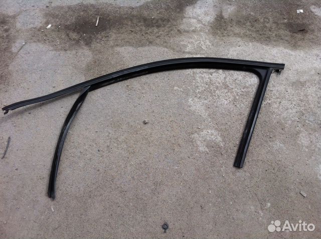 Рамка стекла Vw Touareg 7P Cayenne 2011