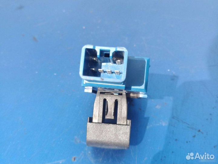 Кнопка подогрева стекла задняя Toyota Carina E