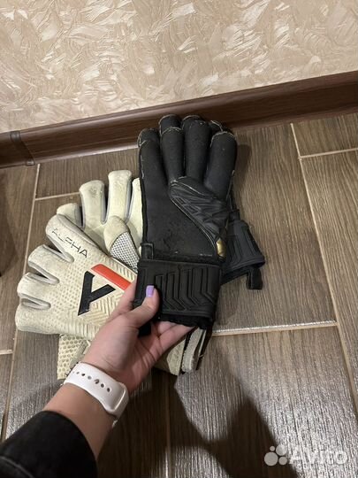 Вратарские перчатки для футбола