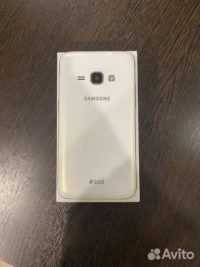 Телефон Samsung galaxy j1
