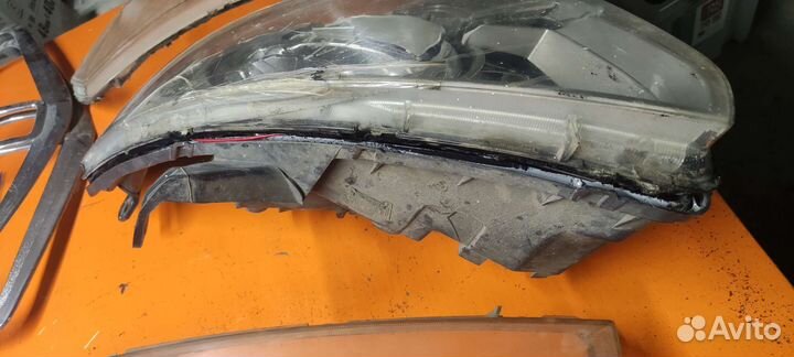 Фара Hyundai Grand Starex левая