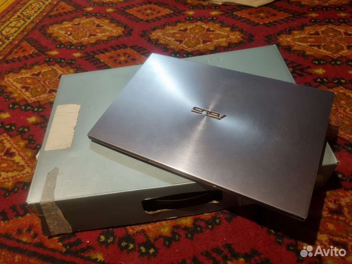 Asus Zenbook UM431D