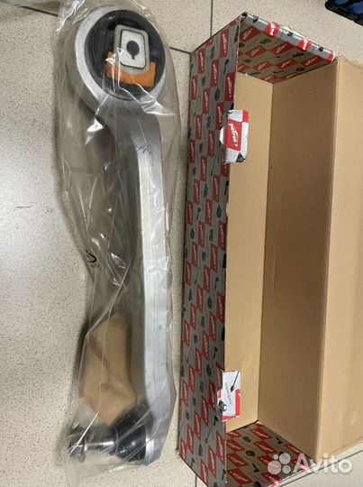 Рычаг правый Audi A8