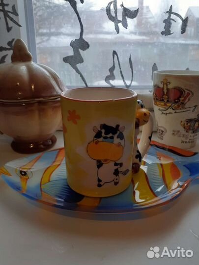 Конфетница,чашки,тарелка для сервировки