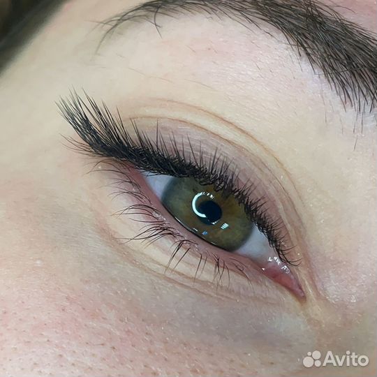 Наращивание ресниц, оформление бровей