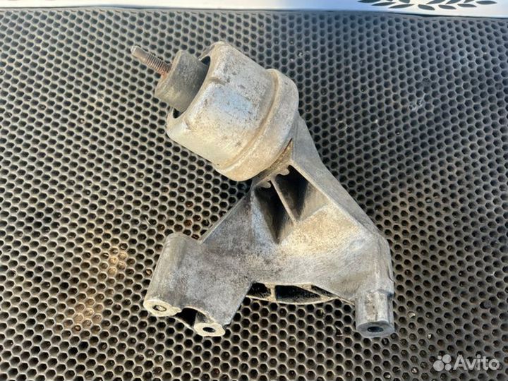 Кронштейн двс с подушкой Opel Vectra B универсал