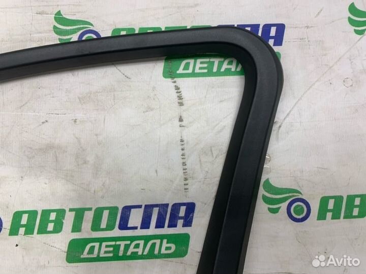 Накладка двери стекла передняя правая Mercedes
