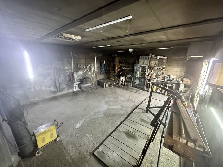 Гараж, > 30 м²