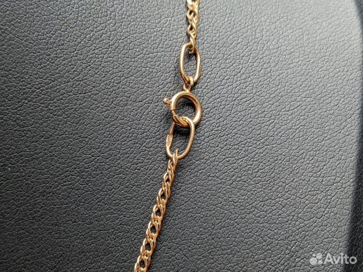 Золотая цепь 585 пробы массой 3.8 грамма. Длина 46