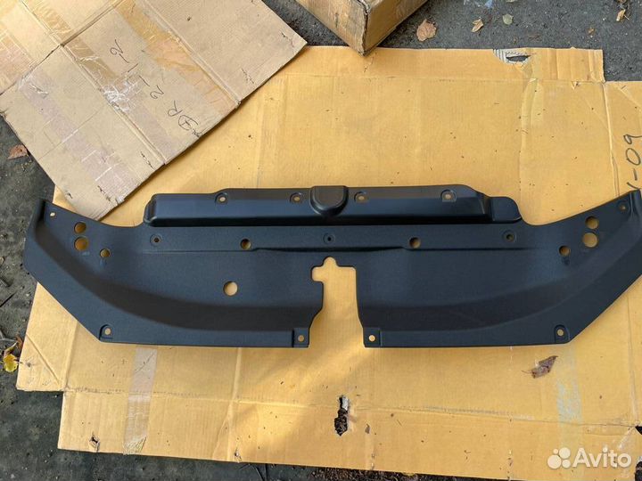 Накладка замка капота toyota Land Cruiser Prado