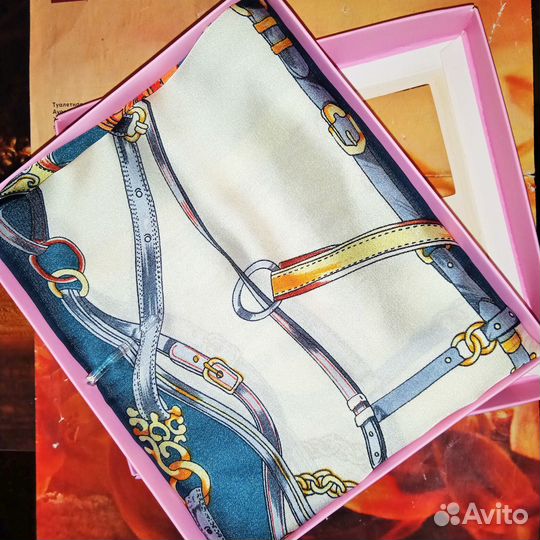 Платок в подарочной упаковке