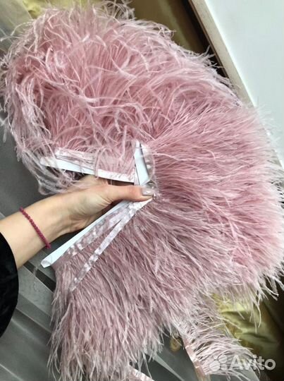 Перья на ленте