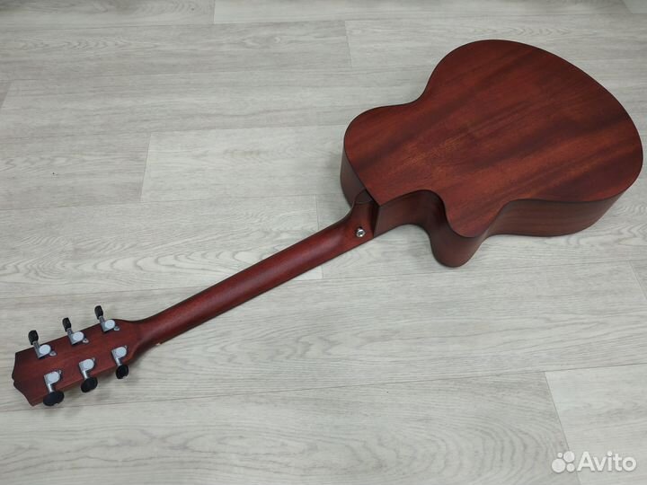 Акустическая гитара