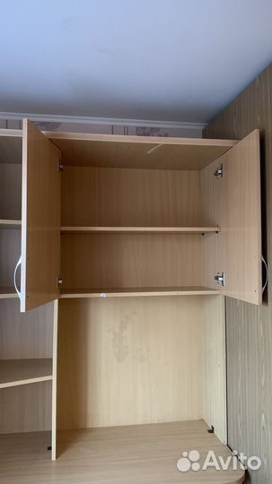 Угловой письменный стол