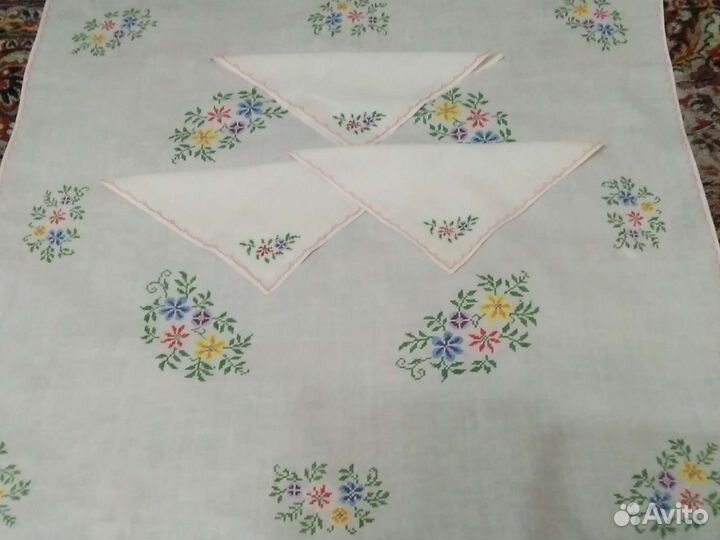 Скатерть с 6 салфетками. Салфетки ришелье