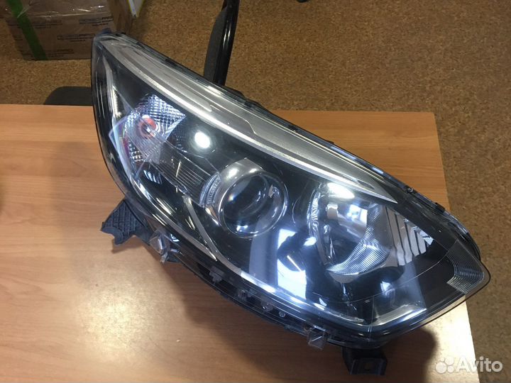 Фара передняя правая Renault Kaptur