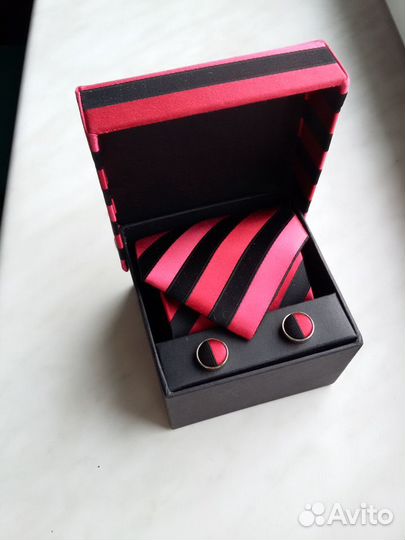 Галстуки в подарочных коробках