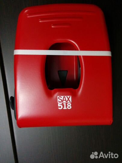 Дырокол Sax 518