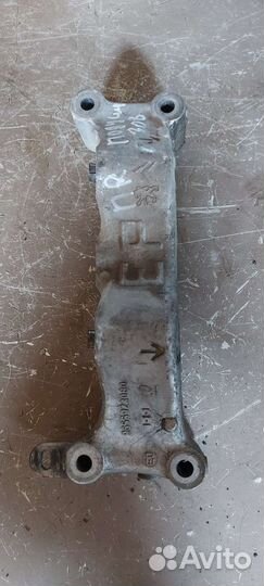 Кронштейн опоры двигателя правый Peugeot 308