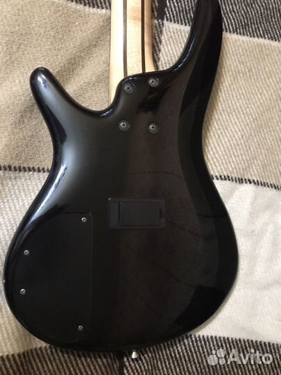 Бас гитара ibanez SR305