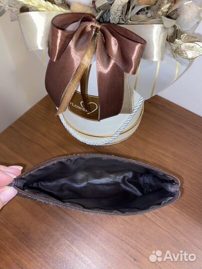 Косметичка пенал с фактурными блестками коричневая